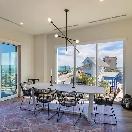 Spectacular 5 Bedroom Luxury Condo With Rooftop Pool Right On The Beach, Next To The Hangout!