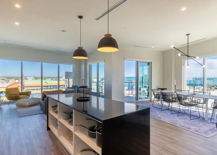 Spectacular 5 Bedroom Luxury With Rooftop Pool Right On The Beach, Next To The Hangout! *