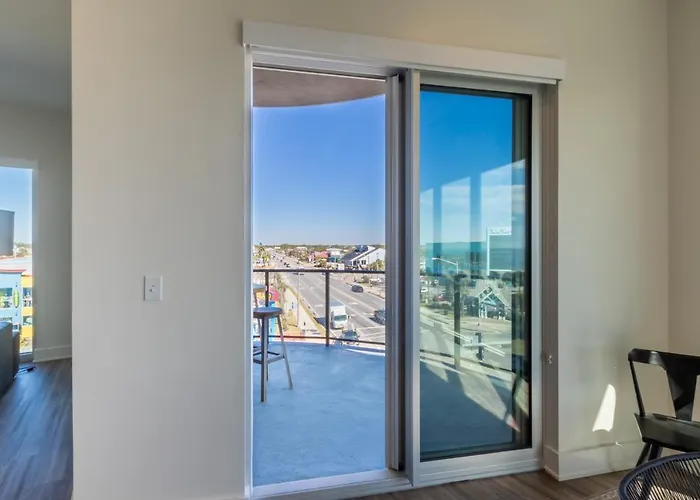 Spectacular 5 Bedroom Luxury With Rooftop Pool Right On The Beach, Next To The Hangout!