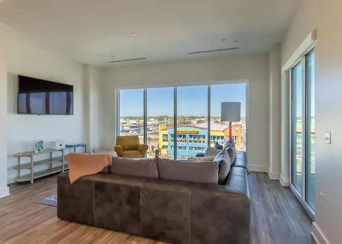 Spectacular 5 Bedroom Luxury With Rooftop Pool Right On The Beach, Next To The Hangout!