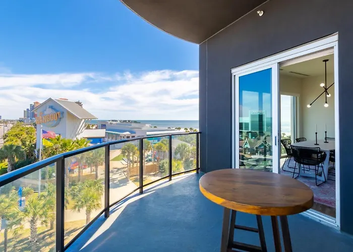 Spectacular 5 Bedroom Luxury With Rooftop Pool Right On The Beach, Next To The Hangout!