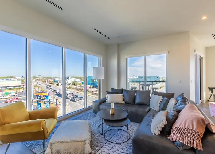 Holiday home Spectacular 5 Bedroom Luxury With Rooftop Pool Right On The Beach, Next To The Hangout! *