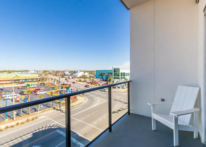 Spectacular 5 Bedroom Luxury With Rooftop Pool Right On The Beach, Next To The Hangout! Holiday home *