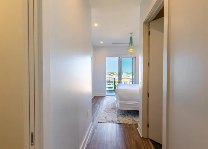 Spectacular 5 Bedroom Luxury With Rooftop Pool Right On The Beach, Next To The Hangout! Holiday home Gulf Shores