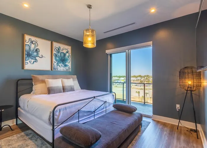 Spectacular 5 Bedroom Luxury With Rooftop Pool Right On The Beach, Next To The Hangout! * Gulf Shores