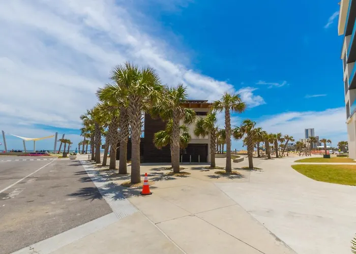 Spectacular 5 Bedroom Luxury With Rooftop Pool Right On The Beach, Next To The Hangout! Holiday home Gulf Shores