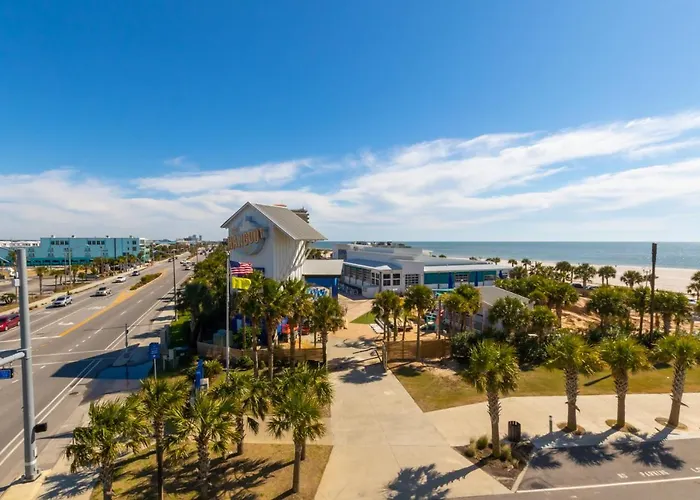 Spectacular 5 Bedroom Luxury With Rooftop Pool Right On The Beach, Next To The Hangout! Holiday home