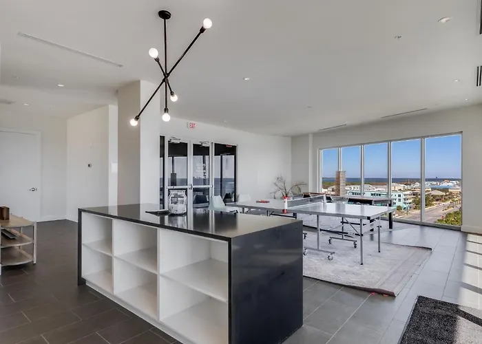 Spectacular 5 Bedroom Luxury With Rooftop Pool Right On The Beach, Next To The Hangout! *