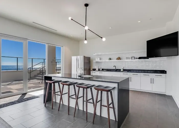 Holiday home Spectacular 5 Bedroom Luxury With Rooftop Pool Right On The Beach, Next To The Hangout! *