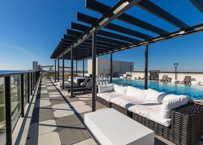 Spectacular 5 Bedroom Luxury With Rooftop Pool Right On The Beach, Next To The Hangout! Holiday home Gulf Shores