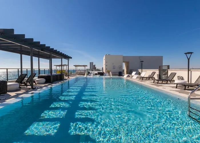 Spectacular 5 Bedroom Luxury With Rooftop Pool Right On The Beach, Next To The Hangout! Gulf Shores