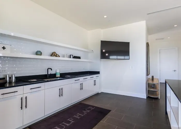 Holiday home Spectacular 5 Bedroom Luxury With Rooftop Pool Right On The Beach, Next To The Hangout! *