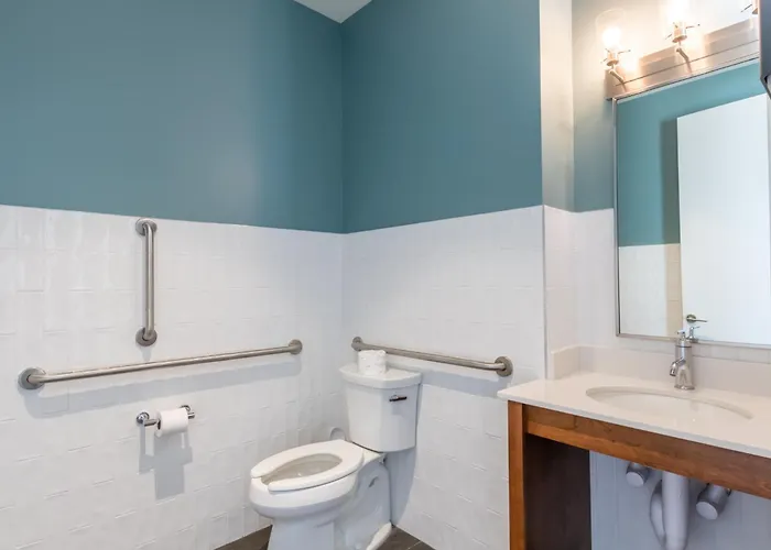 Spectacular 5 Bedroom Luxury With Rooftop Pool Right On The Beach, Next To The Hangout! * Gulf Shores