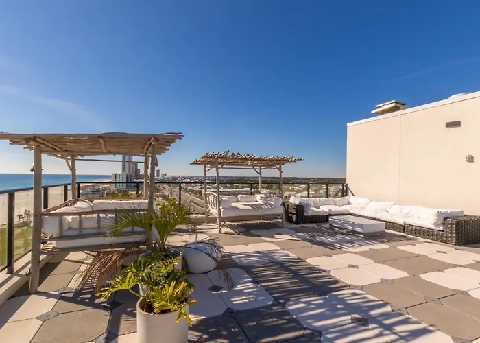 Spectacular 5 Bedroom Luxury With Rooftop Pool Right On The Beach, Next To The Hangout! Holiday home Gulf Shores