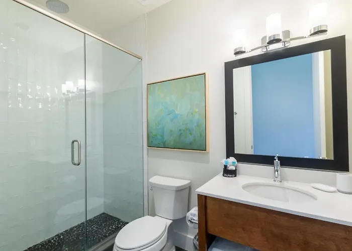 Spectacular 5 Bedroom Luxury With Rooftop Pool Right On The Beach, Next To The Hangout! Gulf Shores