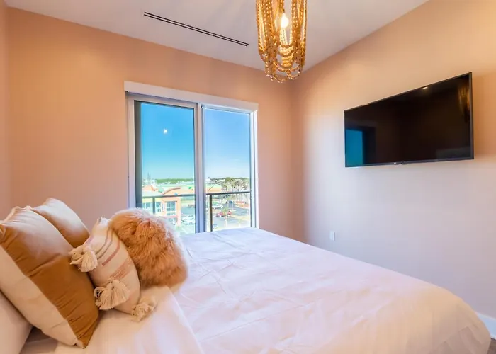 Holiday home Spectacular 5 Bedroom Luxury With Rooftop Pool Right On The Beach, Next To The Hangout! Gulf Shores