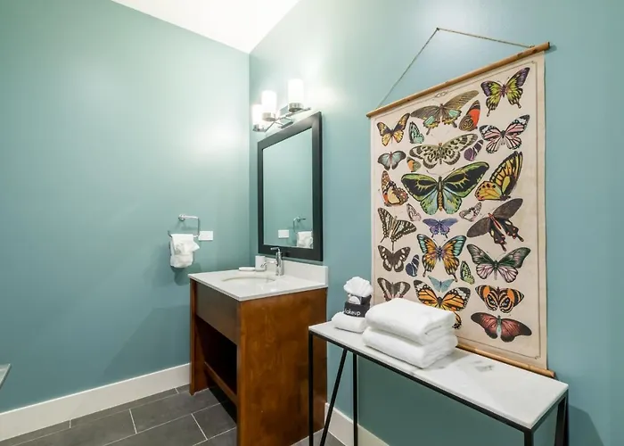 Spectacular 5 Bedroom Luxury With Rooftop Pool Right On The Beach, Next To The Hangout!