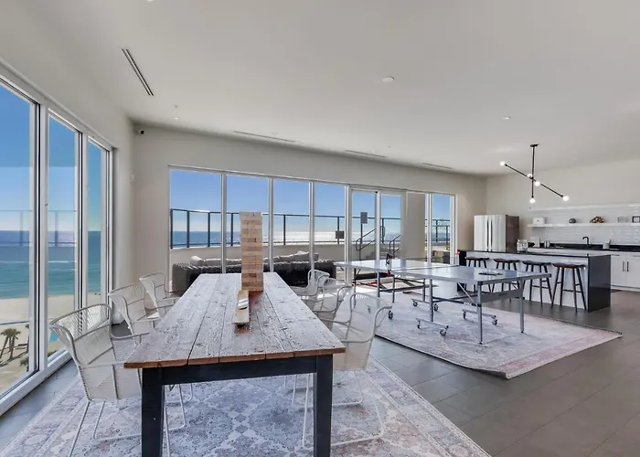 Spectacular 5 Bedroom Luxury With Rooftop Pool Right On The Beach, Next To The Hangout! Holiday home Gulf Shores