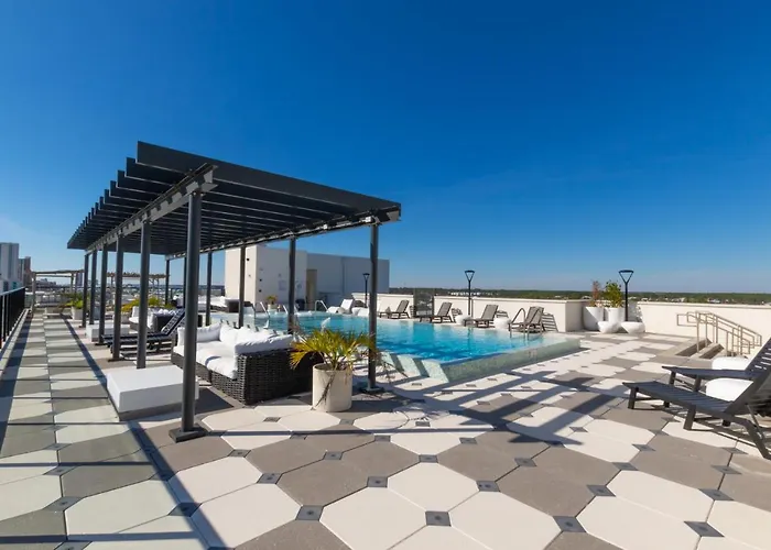 Spectacular 5 Bedroom Luxury With Rooftop Pool Right On The Beach, Next To The Hangout! Gulf Shores
