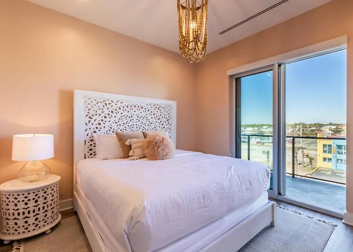 Spectacular 5 Bedroom Luxury With Rooftop Pool Right On The Beach, Next To The Hangout!