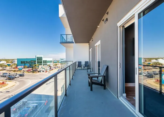 Spectacular 5 Bedroom Luxury With Rooftop Pool Right On The Beach, Next To The Hangout! Holiday home Gulf Shores
