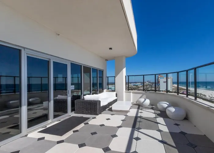 Spectacular 5 Bedroom Luxury With Rooftop Pool Right On The Beach, Next To The Hangout! *